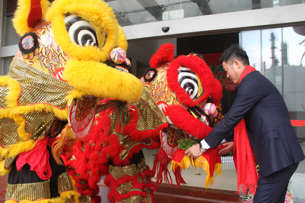 千秋偉業(yè)添錦繡 萬里鵬程展宏圖 —— 常青樹舞獅獻(xiàn)瑞賀新春，歡天喜地迎開工！