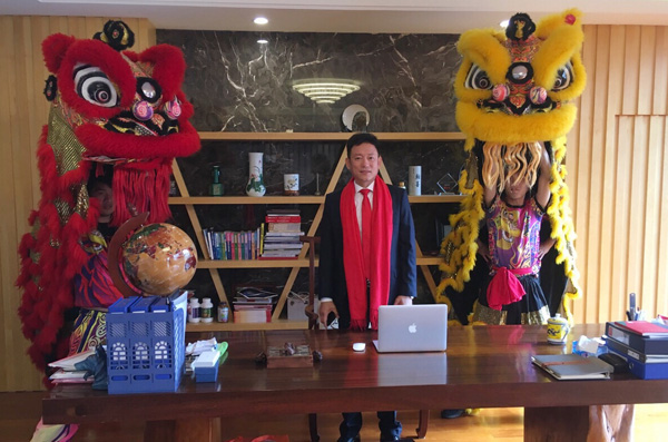 千秋偉業(yè)添錦繡 萬里鵬程展宏圖 —— 常青樹舞獅獻(xiàn)瑞賀新春，歡天喜地迎開工！